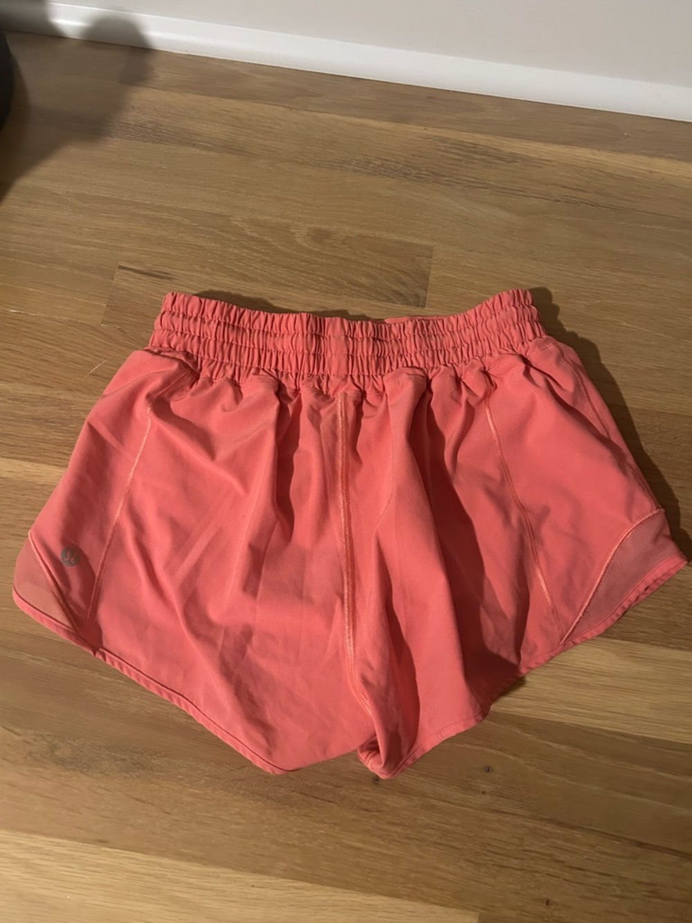 Lululemon Hotty Hot high rise 2.5” Shorts - Picture 3 of 4